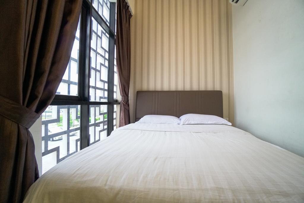 Crystal Garden Hotel - Seri Kembangan Exterior foto